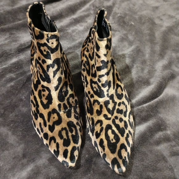 Leopard print kitten low heel booties - Picture 4 of 10